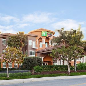 Holiday Inn Express & Suites Corona By Ihg